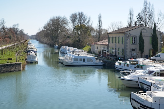 Louez un bateau sur le canal du Midi : Explorez cette merveille historique