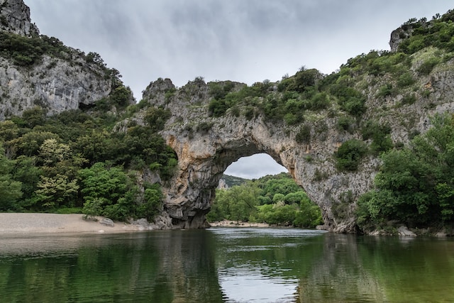Louer pendant l’été en Ardèche Sud : Guide Complet