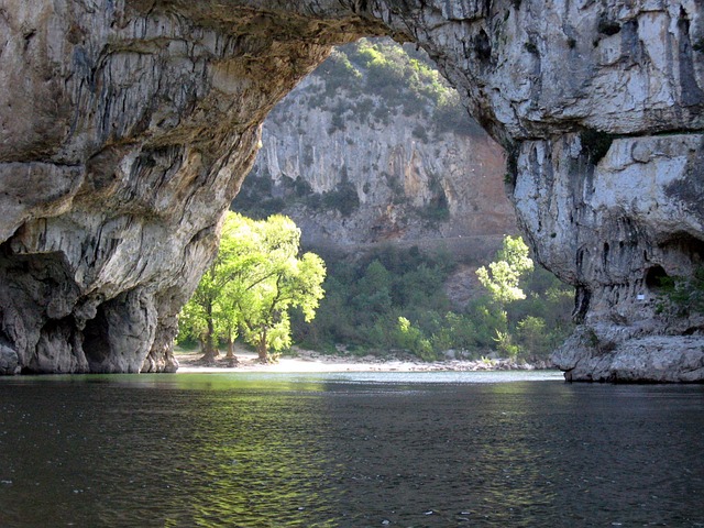 Top 10 des lieux à visiter en Ardèche : Découvrez la beauté naturelle de la région
